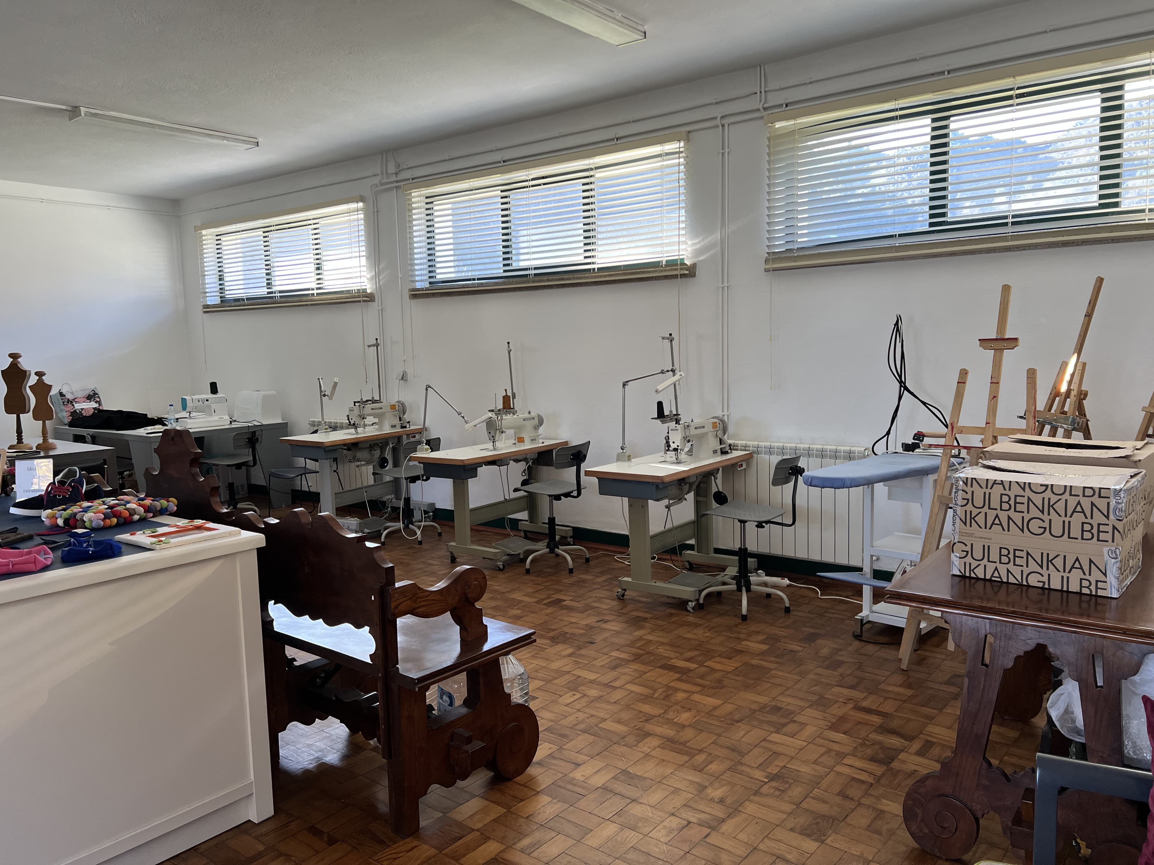 Oficina do Burel promove workshop para visitantes finlandeses e belgas